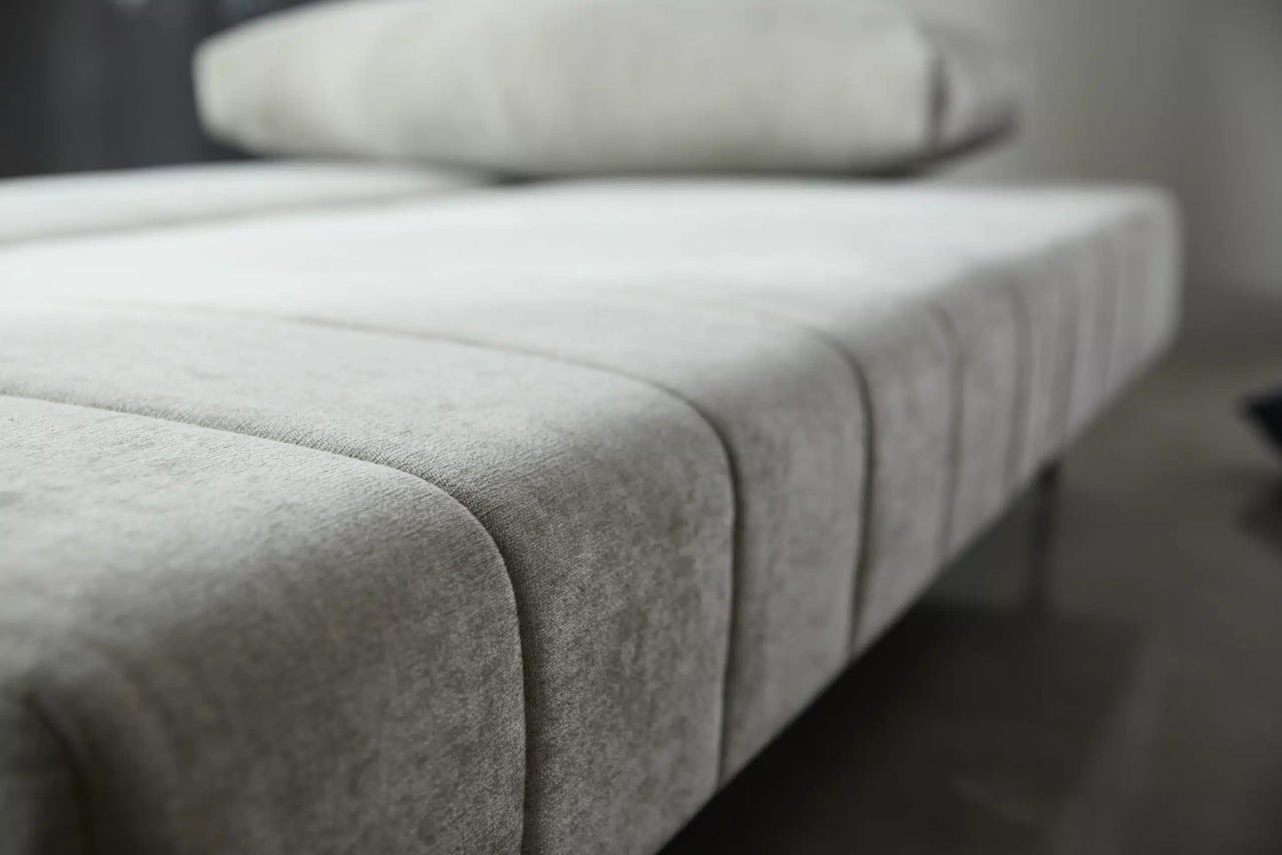 Innovation Akello Sofa mit Armlehnen