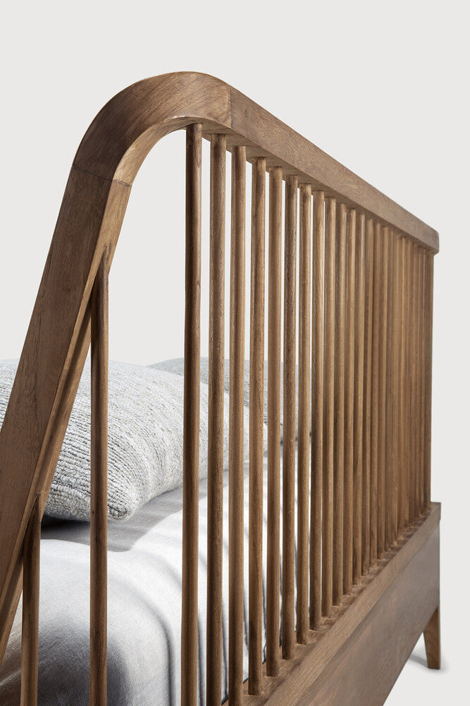 Ethnicraft Spindle Teak Bett