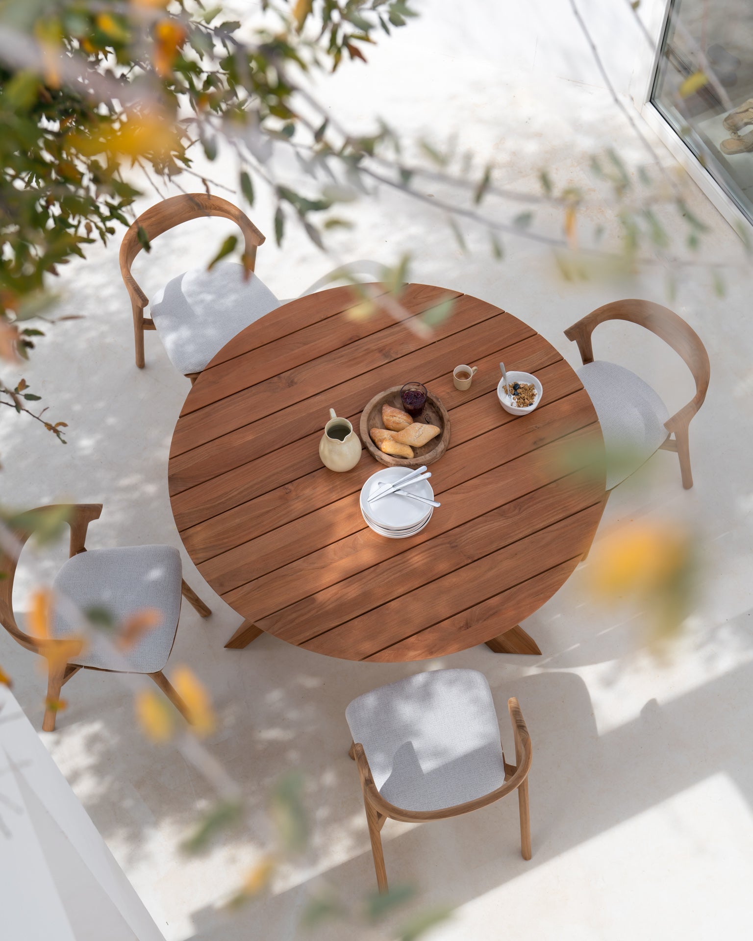 Ethnicraft Circle Tisch für Draußen