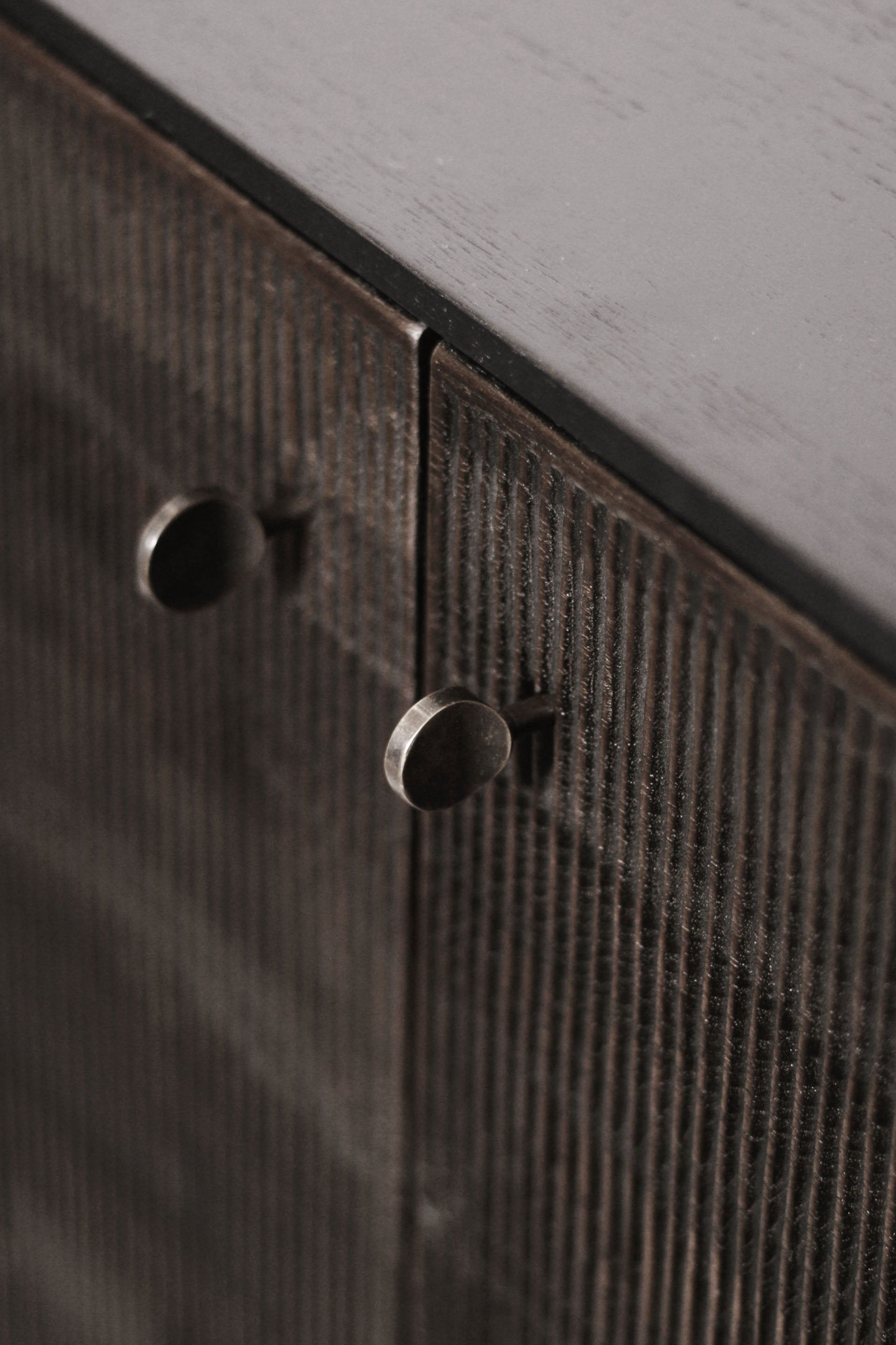 Ethnicraft Grooves Schrank