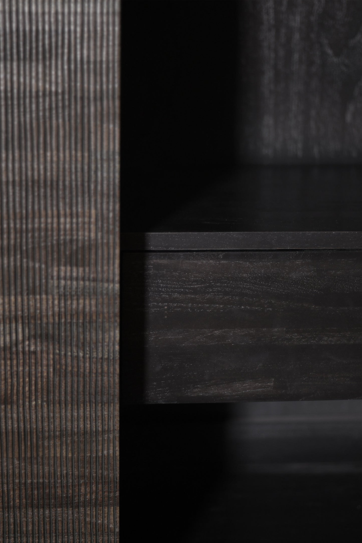 Ethnicraft Grooves Schrank