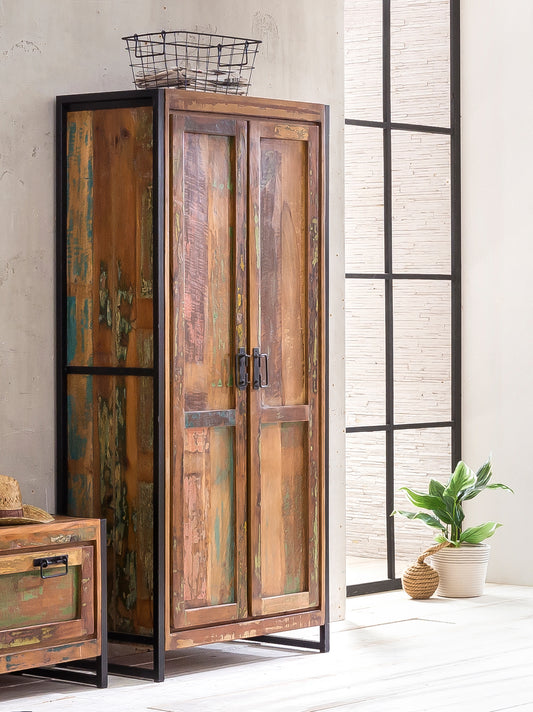 SIT-Möbel BALI, Schrank, Material: Recyceltes Altholz mit schwarzen Altmetall und Gebrauchsspuren, Farbe: bunt mit antikschwarz