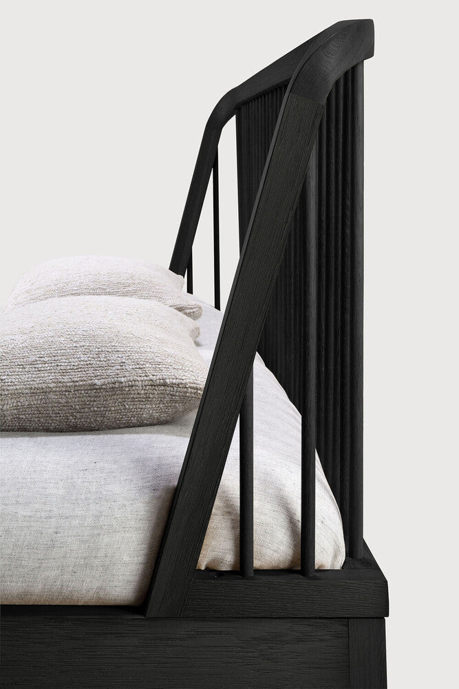Ethnicraft Spindle Eiche Schwarz Bett