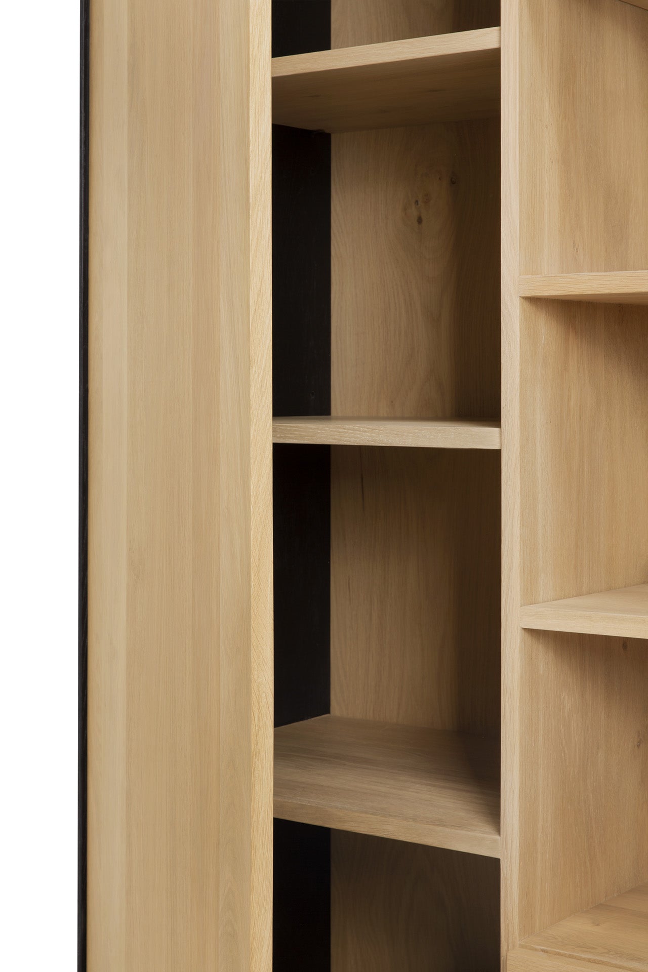 Ethnicraft Blackbird Schrank
