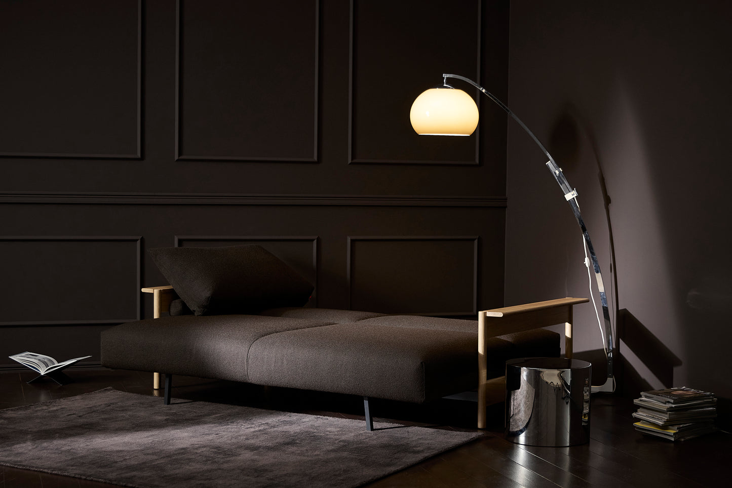 Innovation Malloy Wood Sofa mit Armlehnen