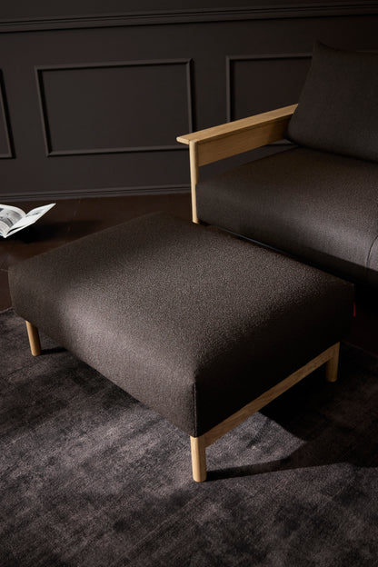Innovation Malloy Wood Sofa mit Armlehnen
