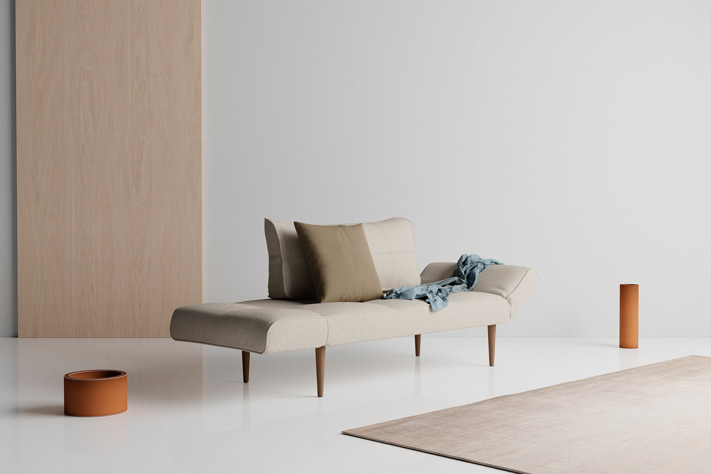 Innovation Zeal Styletto Sofa mit Armlehnen