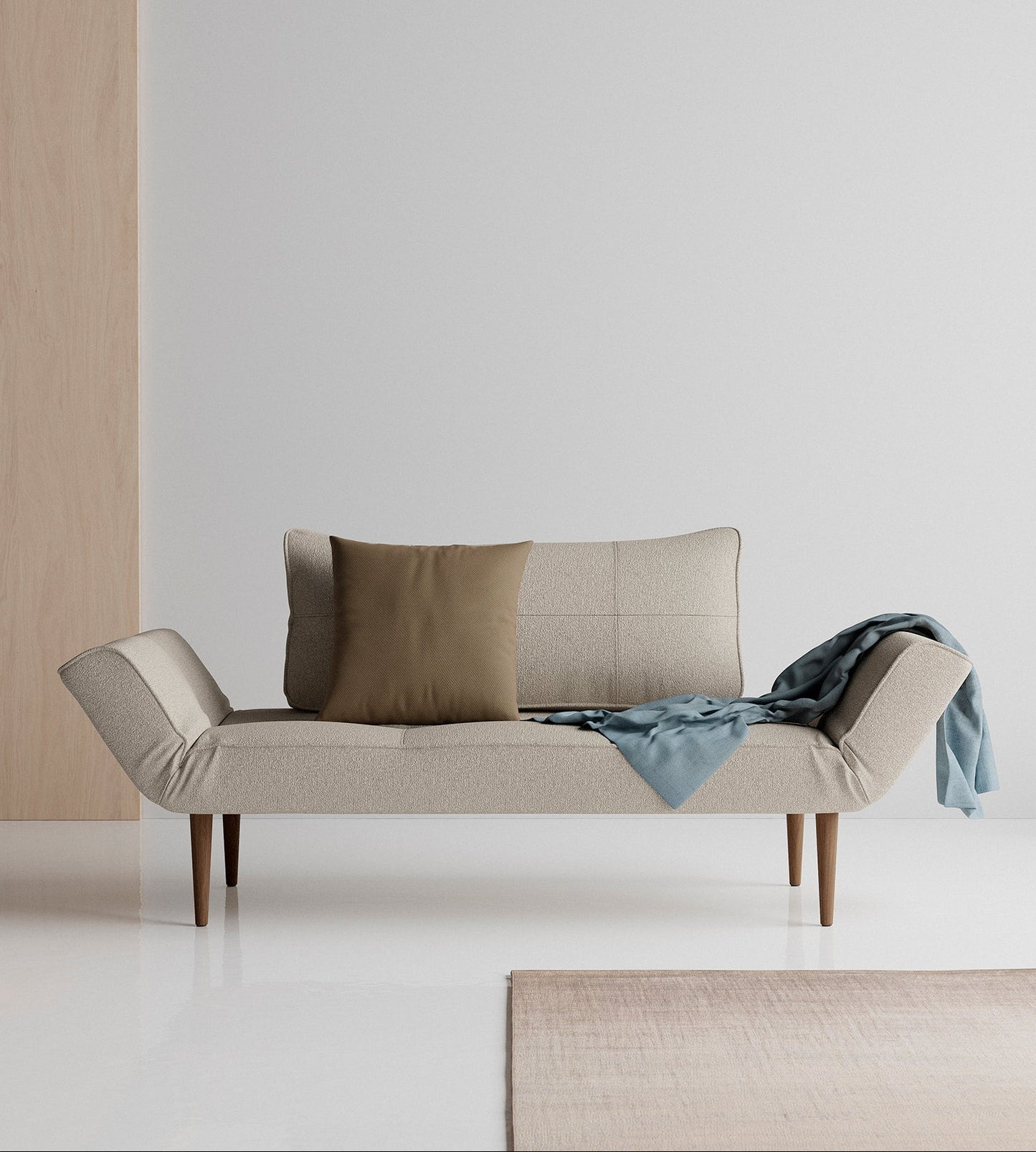 Innovation Zeal Styletto Sofa mit Armlehnen