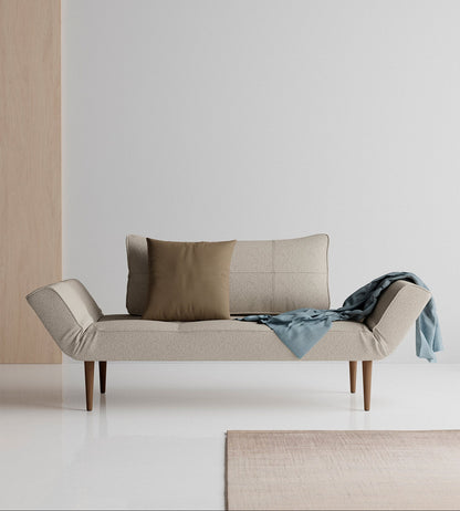 Innovation Zeal Styletto Sofa mit Armlehnen