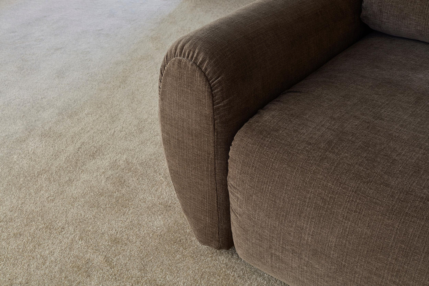 Innovation Norum Curve Sofa mit Armlehnen